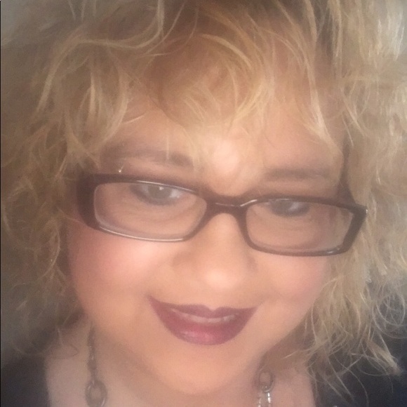 Meet your Posher, Suzy - Picture 1 of 1